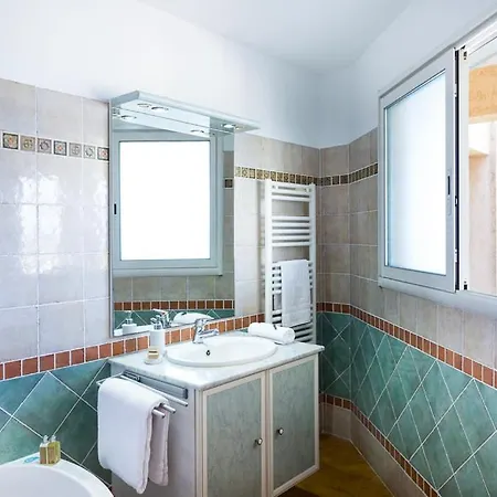 Sleeps 6 Pool Air Con Wifi